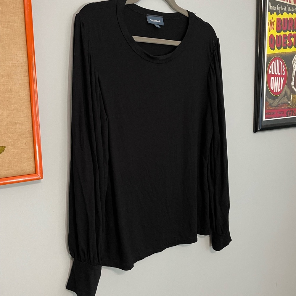 Black Top with Baggy Sleeves